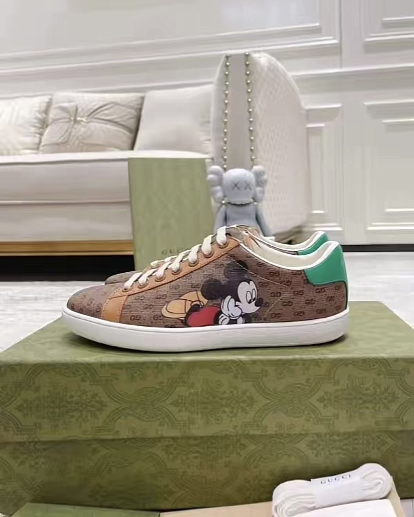 Sneakers Gucci Chanel Mickey Mouse